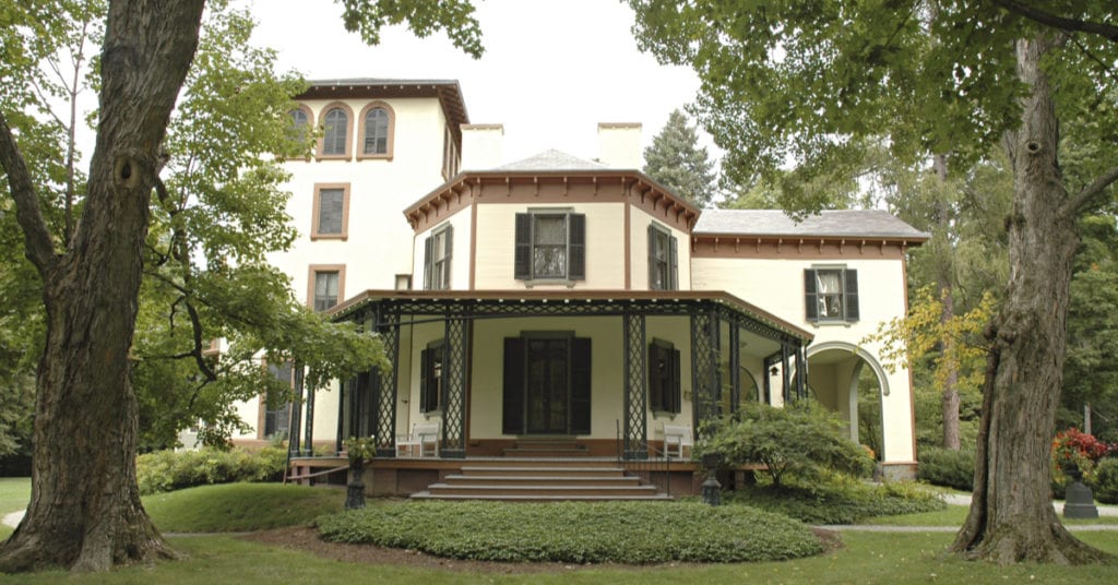 Siding vs. Painting: Pros and Cons 1 Siding vs. Painting: Pros and Cons