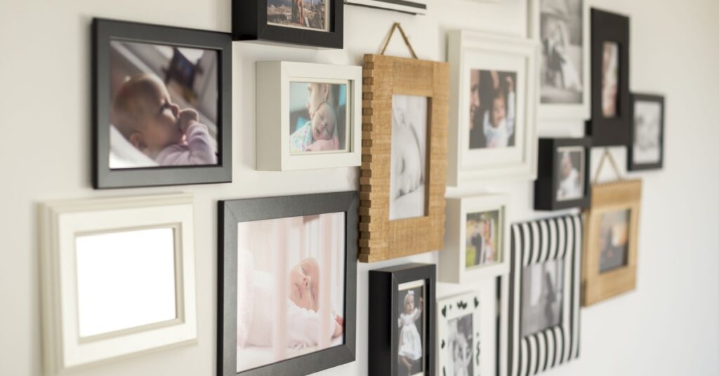 10 Stylish Accent Wall Ideas to Elevate Your Home Design 6 accent wall in room with pictures